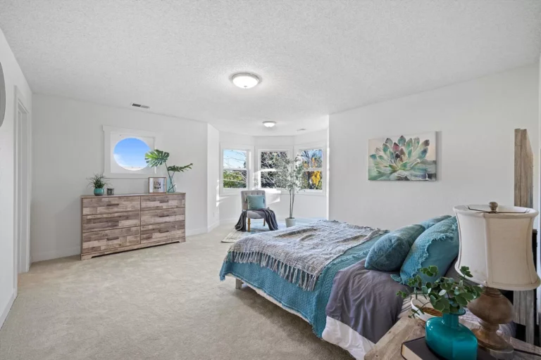 e0dcdd5288f1de1953252a47f44fb331-uncropped_scaled_within_1536_1152