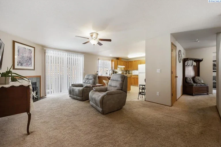 198e321f863e20b736a4ef9553533a2e-uncropped_scaled_within_1536_1152