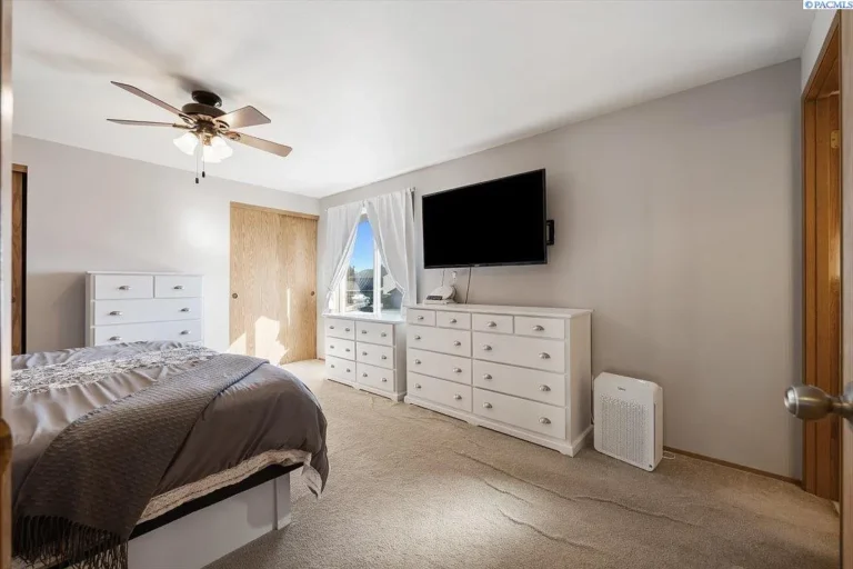 8e28d0820abf251ff7a430f865f90a86-uncropped_scaled_within_1536_1152