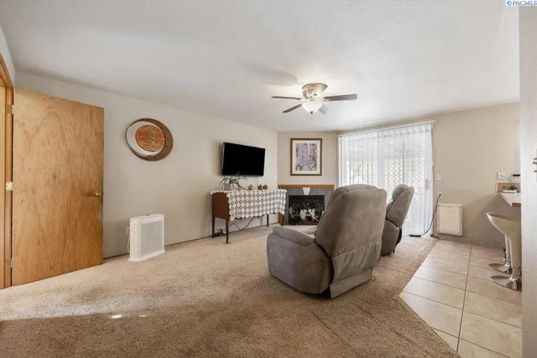 a27f975e81e3b9bad8669997cb41a7b9-uncropped_scaled_within_1536_1152