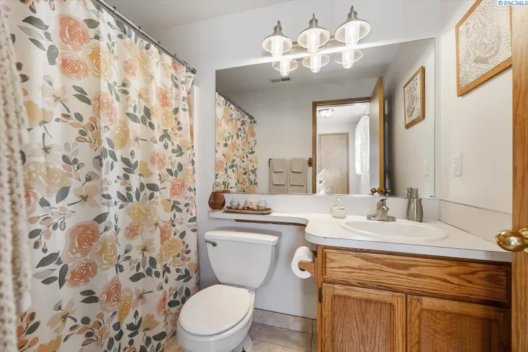 a56560a926a93a90be5dd2836e055d3d-uncropped_scaled_within_1536_1152