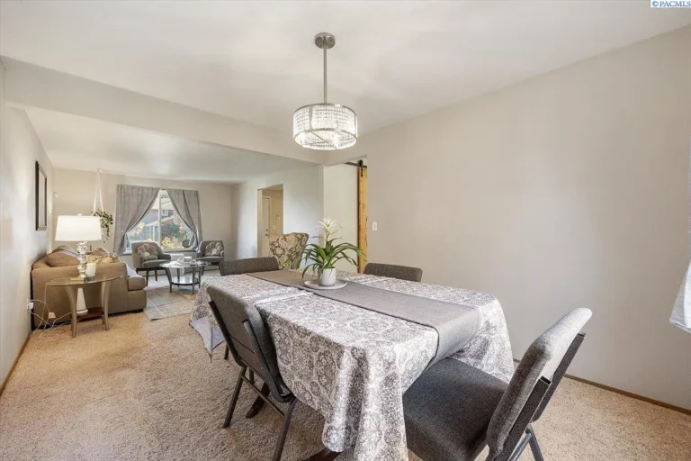 b93d01feb732b82a361f477880f47969-uncropped_scaled_within_1536_1152