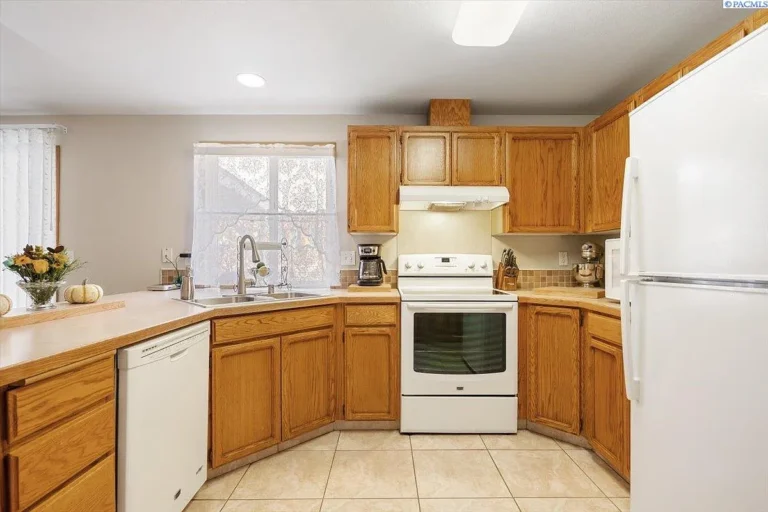 d7aa61b5965009e5c7e9b210f4c22f60-uncropped_scaled_within_1536_1152