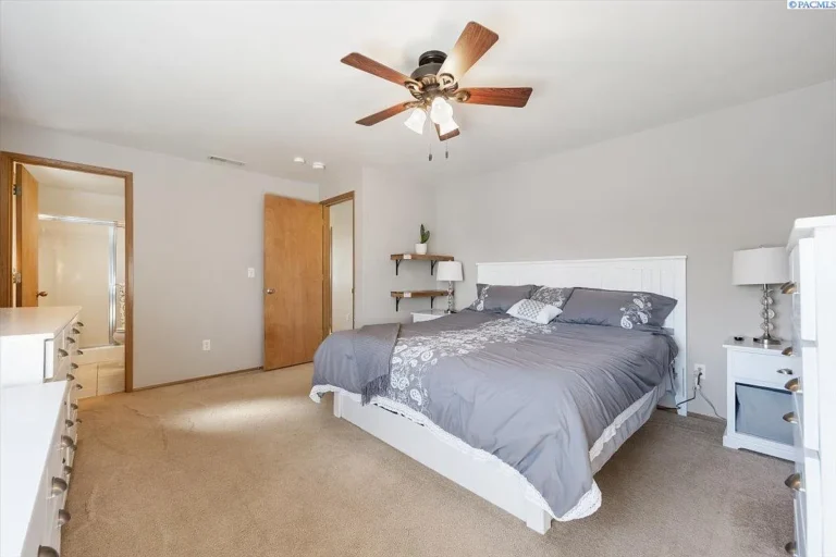 f99586dbf1edabee23d65e21408df104-uncropped_scaled_within_1536_1152